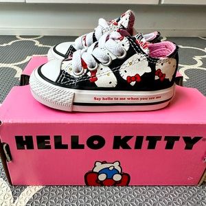 NEW HELLO KITTY Converse infant